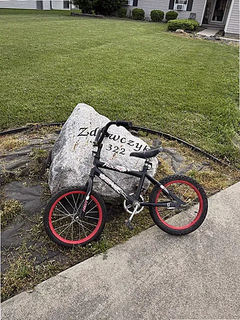 Dynacraft 8109-34ZTJ 20" BMX Street/Dirt Bike for Boys - Black/Red/White