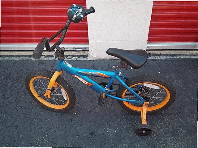 Dynacraft B + O Hot Wheels Kids Bike w/16" Tires & Removable Training Wheels-P/G