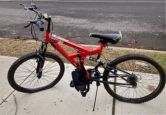 Dynacraft Gauntlet 24in Red Mountain Bike 18 Speed Full Suspension. SOLD AS-IS
