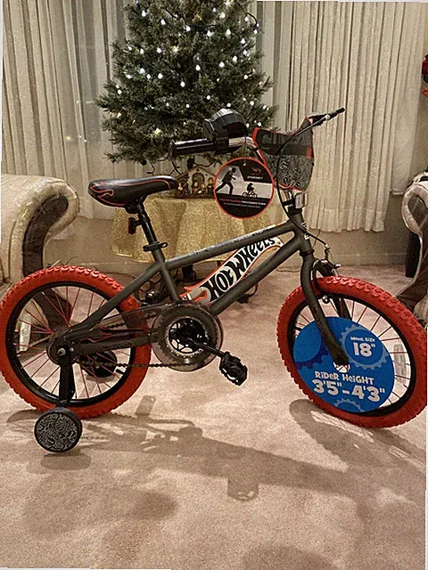 Dynacraft Hotwheels 18” Boys Grey Bike Red Tires Red Spokes Tags Training Wheels