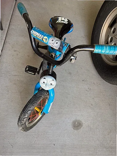 Dynacraft Thomas and Friends 10-Inch Youth Training Bike with Removable Training