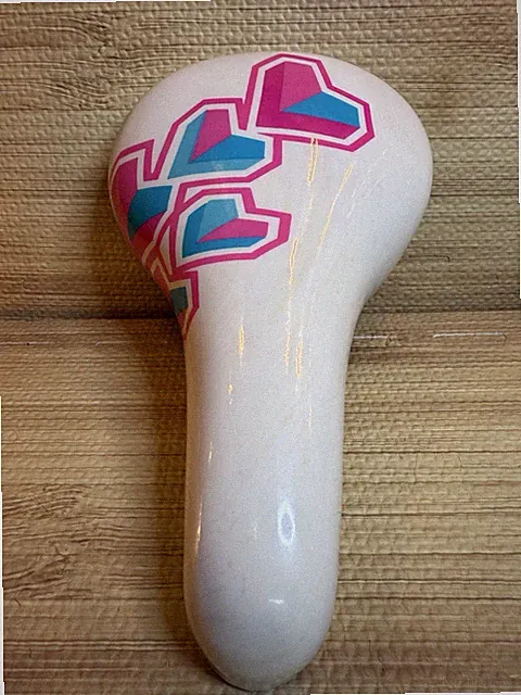 New Dyna Craft White Bicycle Seat Classic No. VA23595(CN)