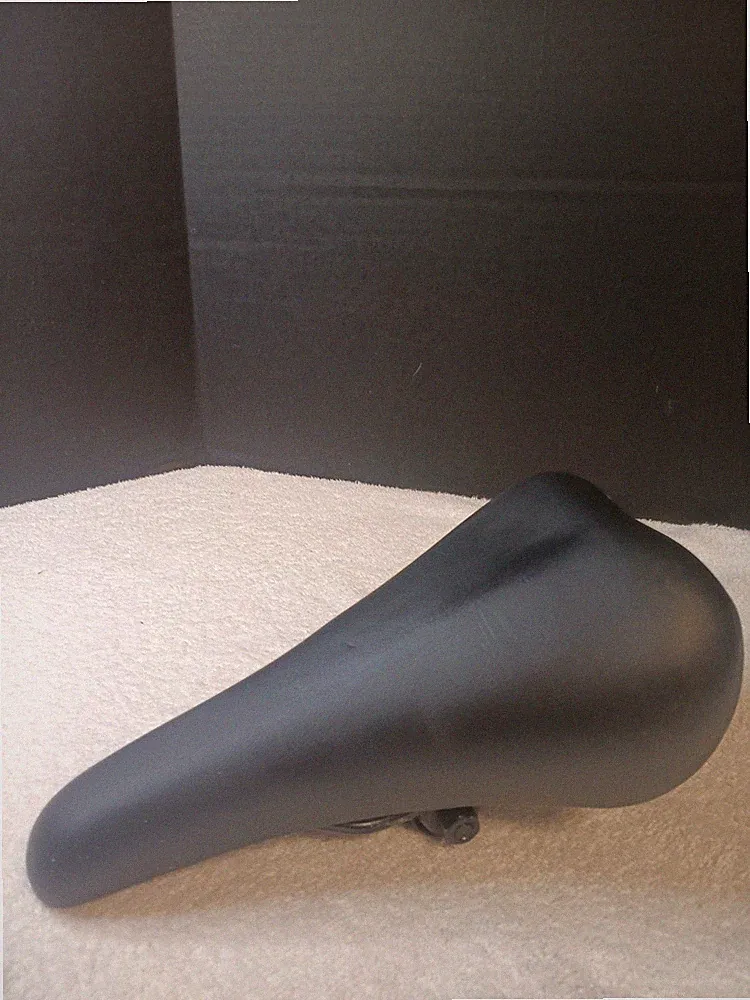 New Dynacraft Replacement Black Solid Bike Seat Bicycle Saddle Great Conditions